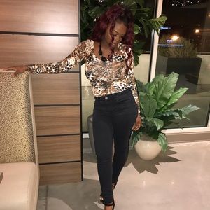 Scoop neck Top - A stretch knit print top